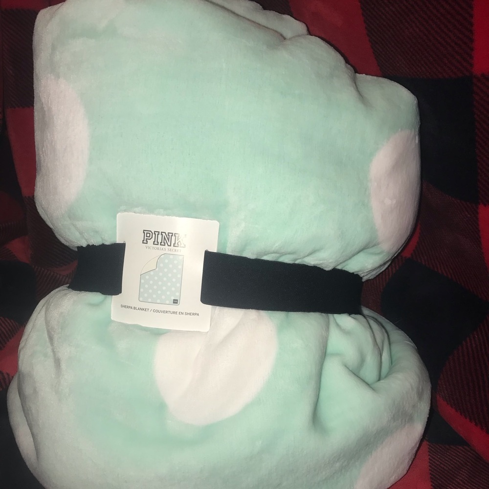 Brand new with tags Sherpa blanket
